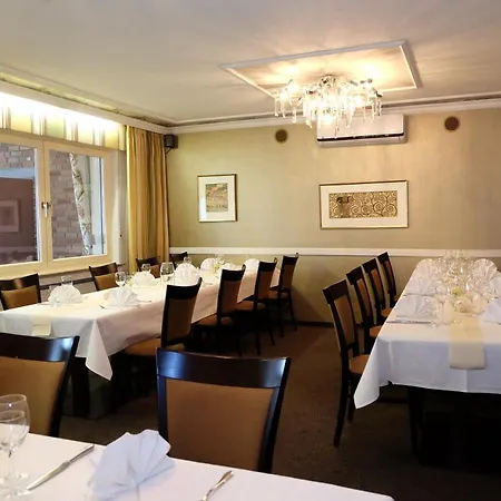 Mennicken 3* Würselen