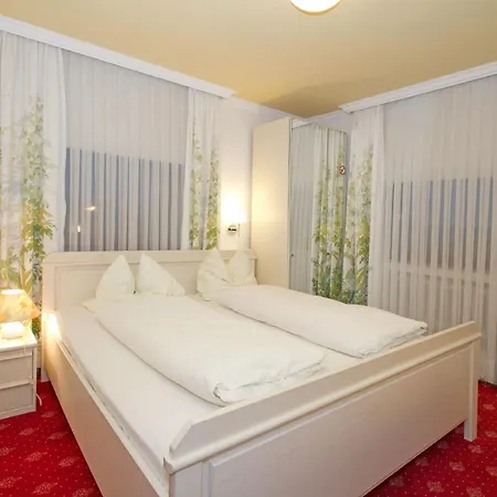 Hotell Mennicken 3*