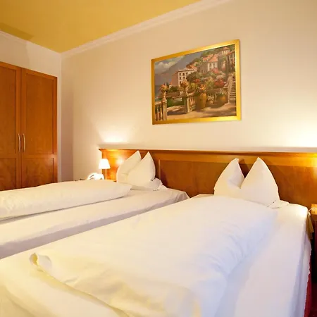 Hotell Mennicken 3*