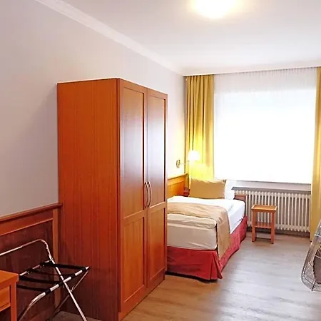 Mennicken 3* Würselen