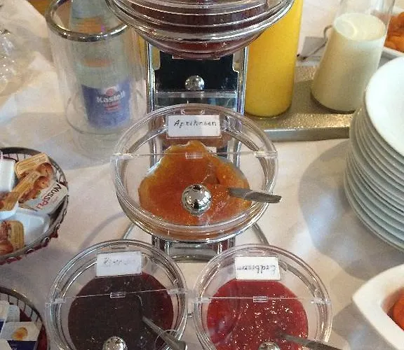 曼尼肯酒店 酒店 3*